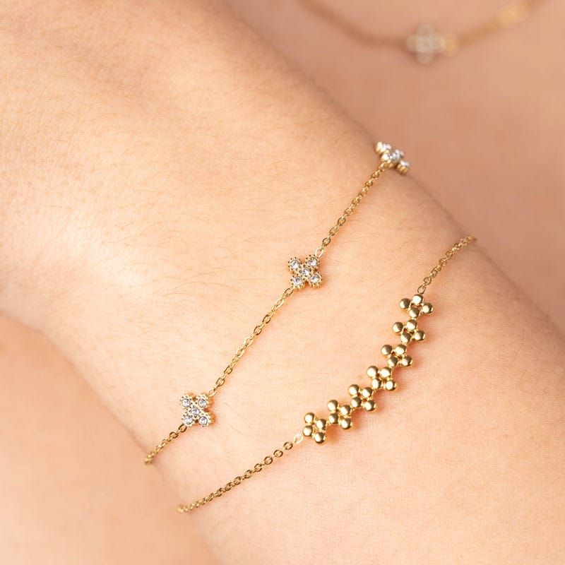 Zartes Armband mit funkelnden Kleeblatt-Charms