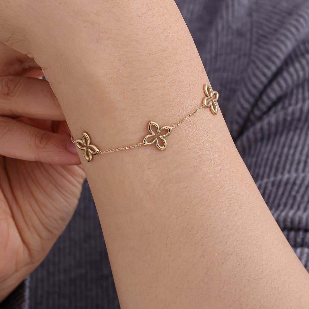 Zartes Kleeblatt-Armband mit fünf Anhängern