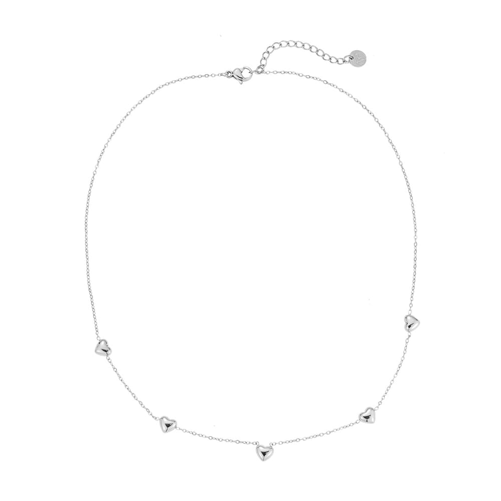 Zarte Halskette mit kleinen Herz-Anhängern