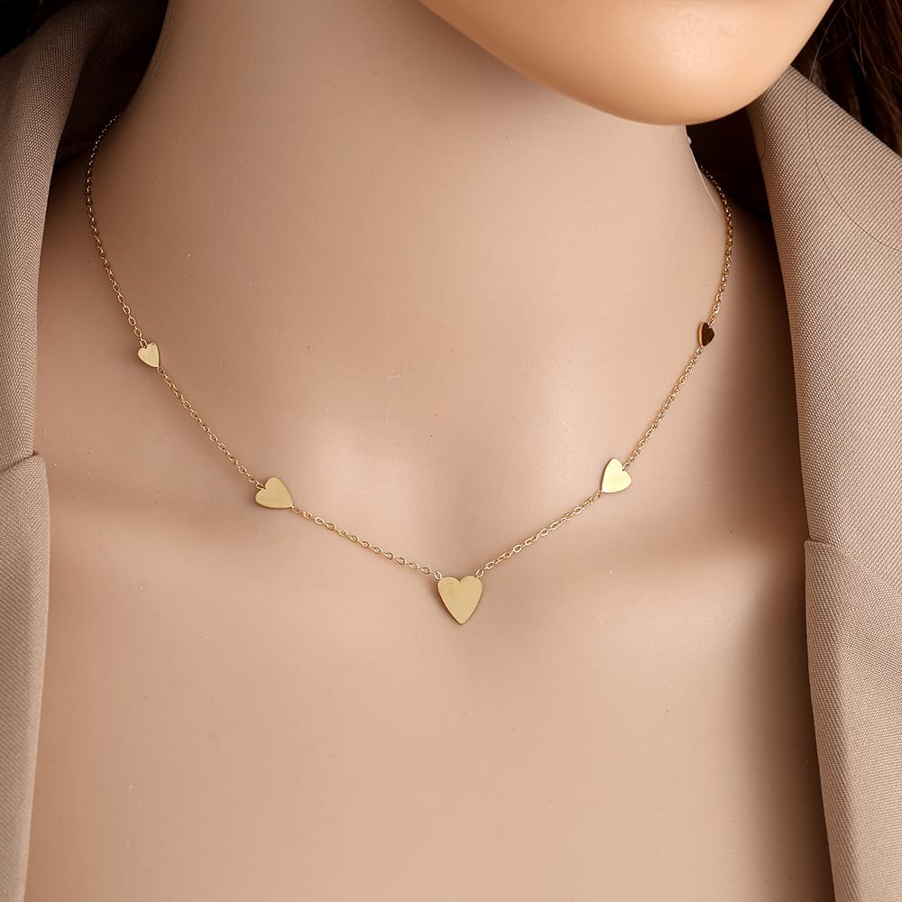 Zarte Herz-Kette mit fünf Anhängern