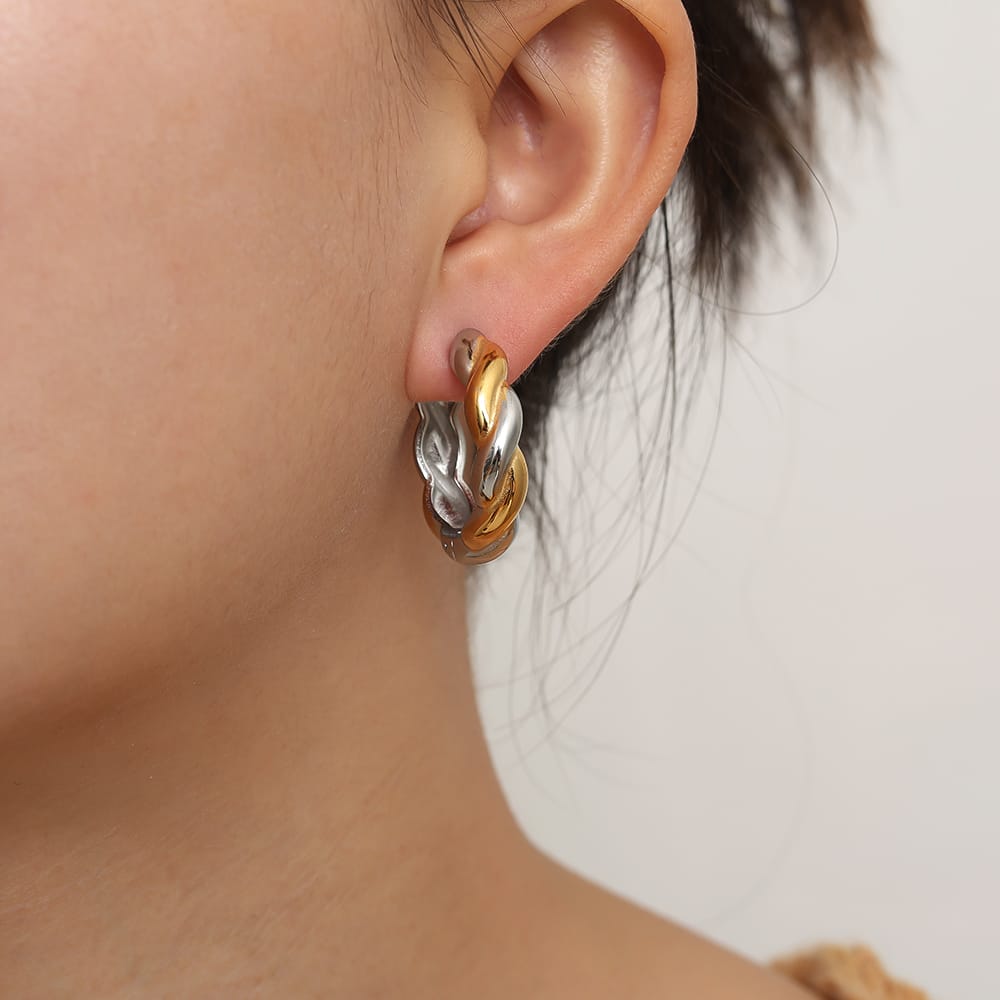 Breite Bicolor-Creolen mit geflochtenem Twist-Design