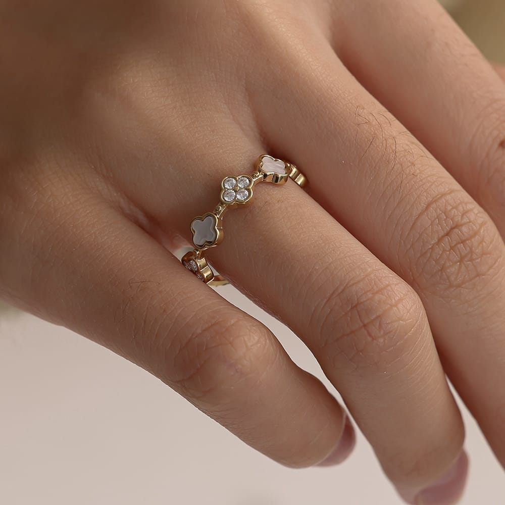 Offener Ring mit Kleeblatt-Motiven und Zirkonia-Steinen